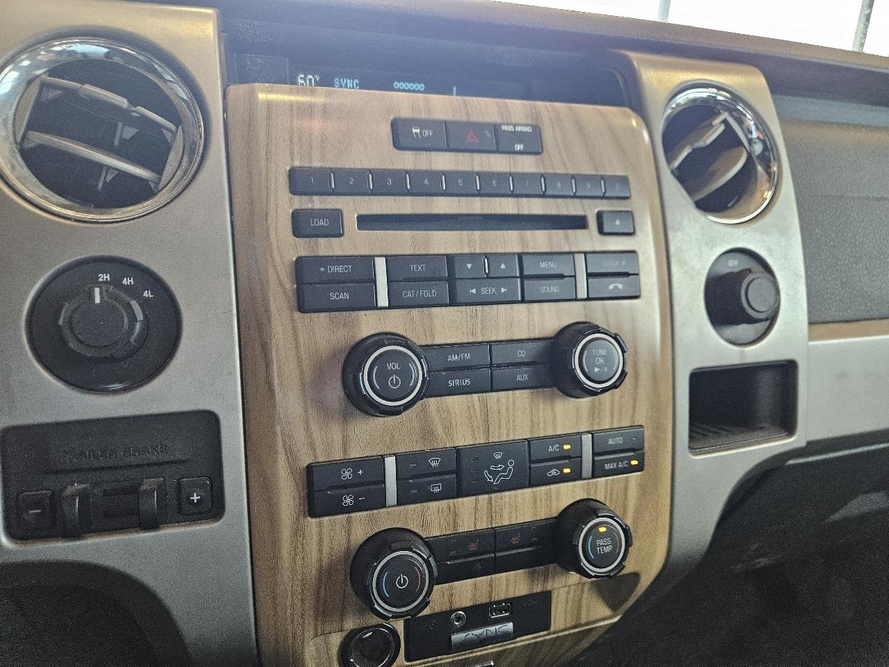 Ford F-150 4WD SuperCrew 145" Platinum 2011