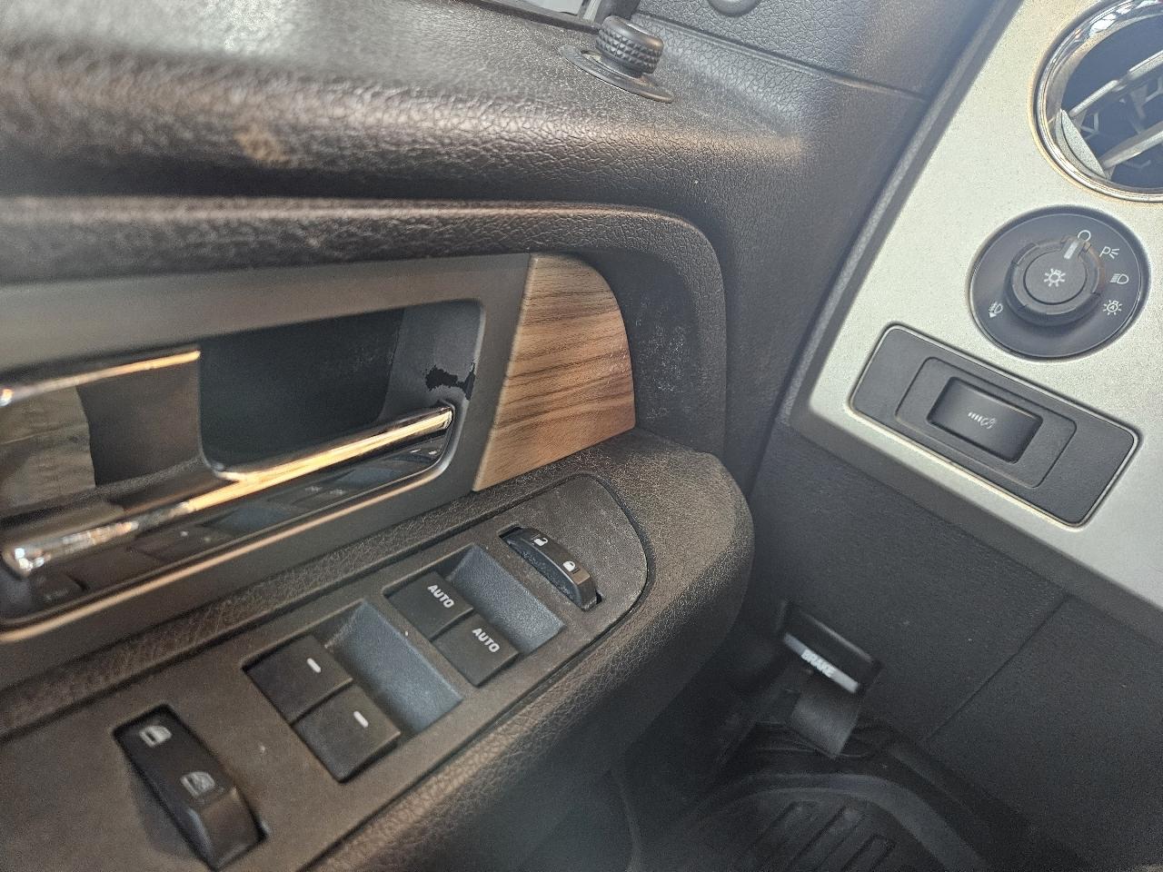 Ford F-150 4WD SuperCrew 145" Platinum 2011