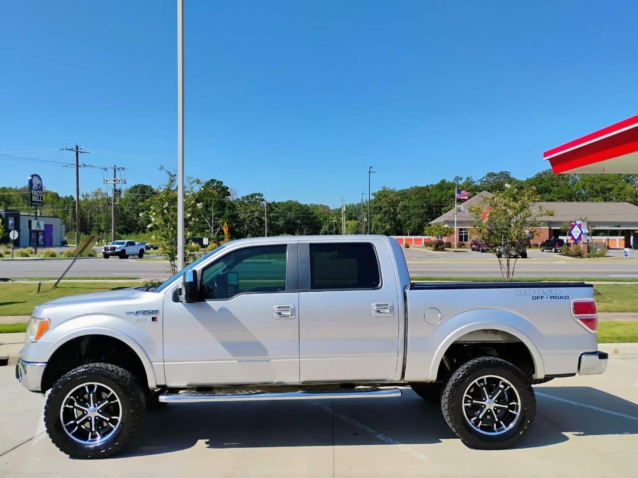 Ford F-150 4WD SuperCrew 145" Platinum 2011