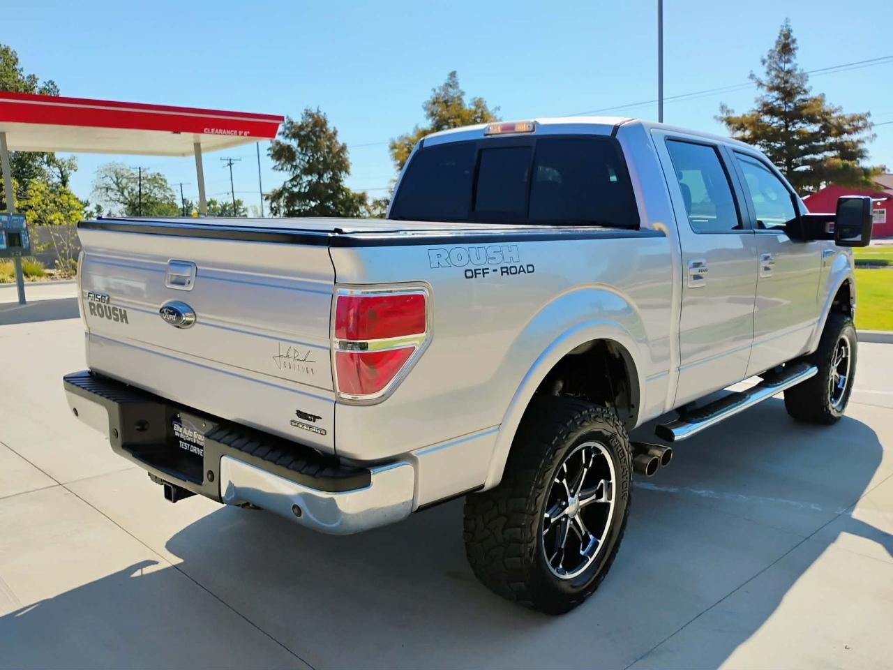 Ford F-150 4WD SuperCrew 145" Platinum 2011