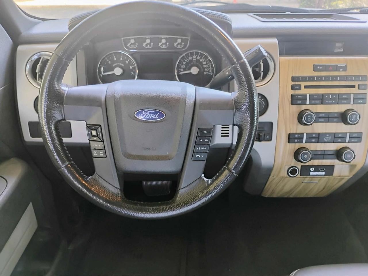 Ford F-150 4WD SuperCrew 145" Platinum 2011