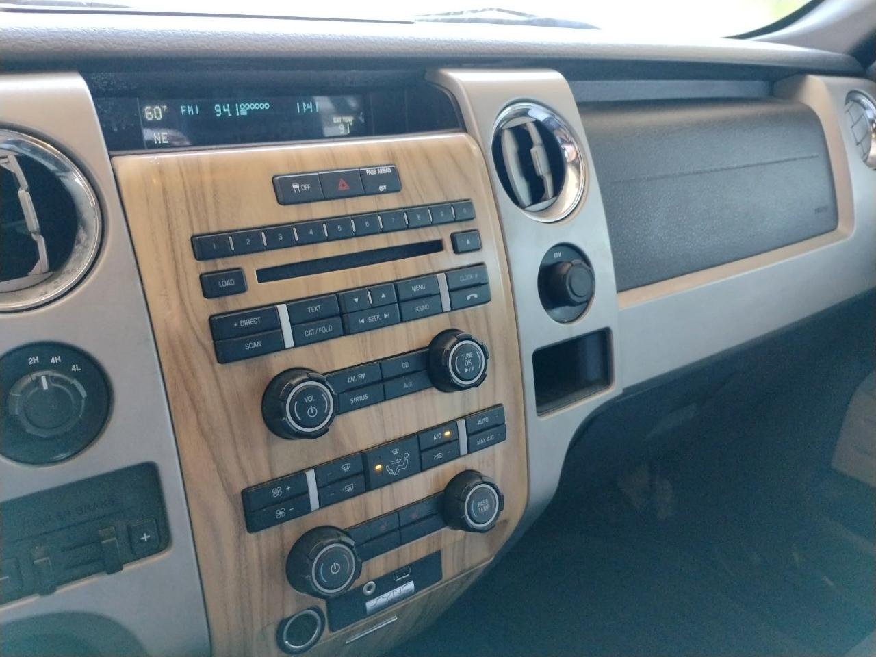 Ford F-150 4WD SuperCrew 145" Platinum 2011