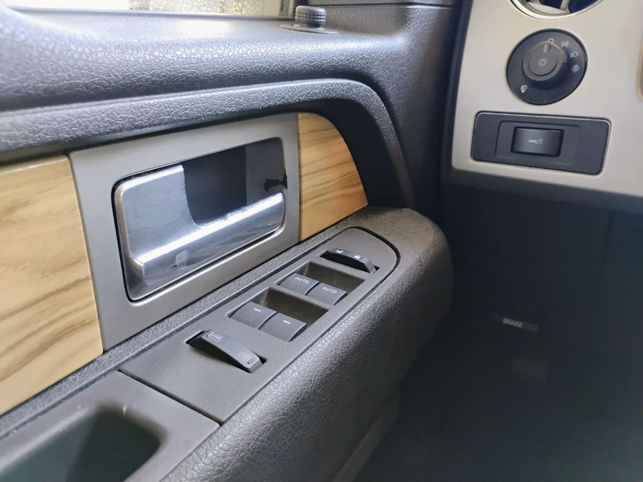 Ford F-150 4WD SuperCrew 145" Platinum 2011