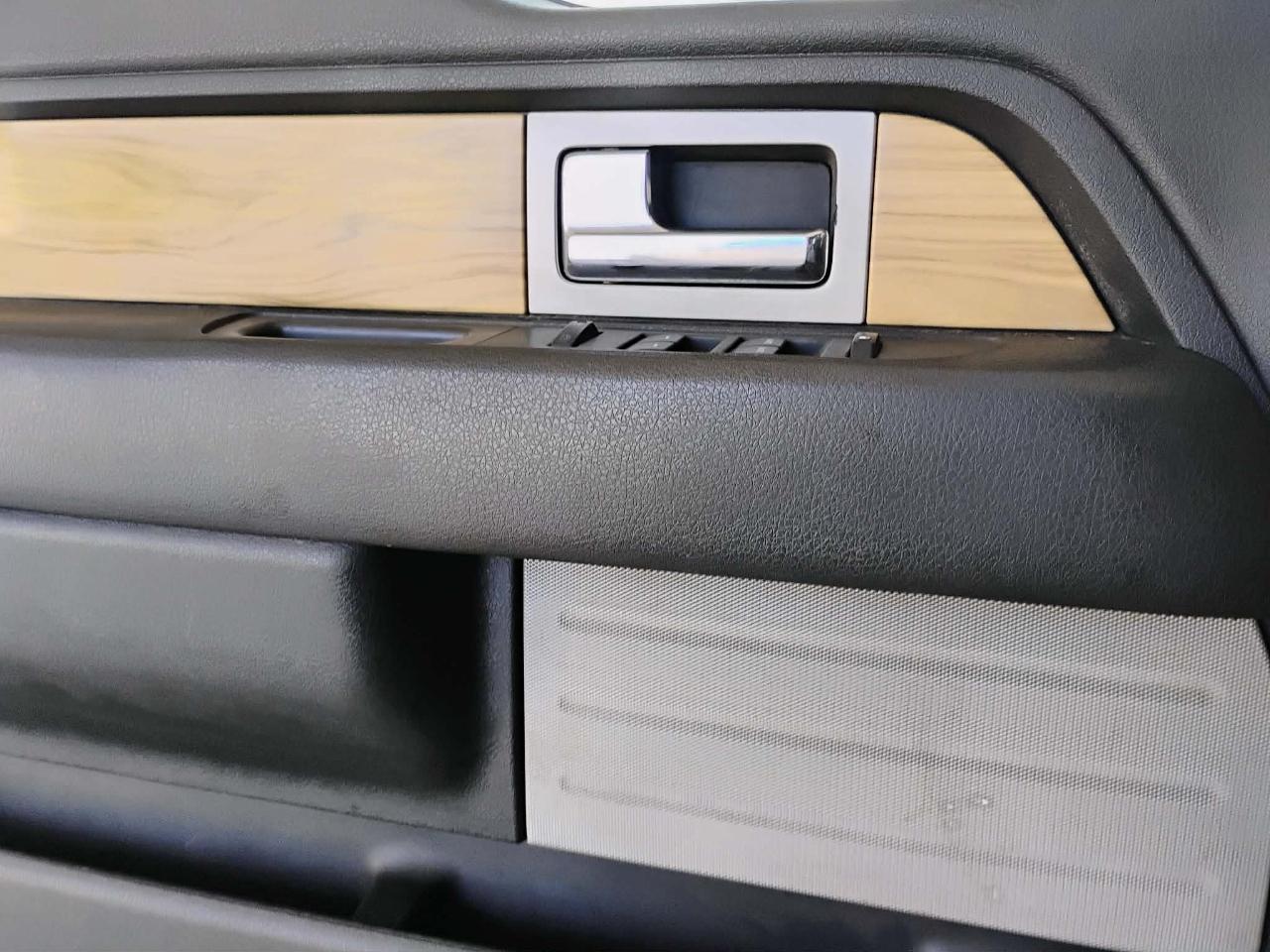 Ford F-150 4WD SuperCrew 145" Platinum 2011