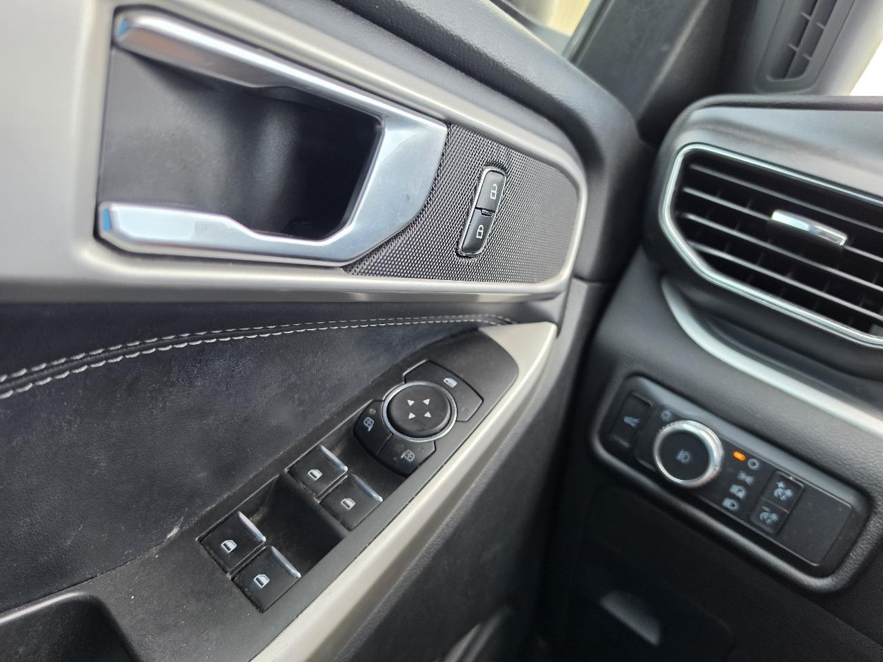 Ford Explorer 4dr 112" WB XLT 2022