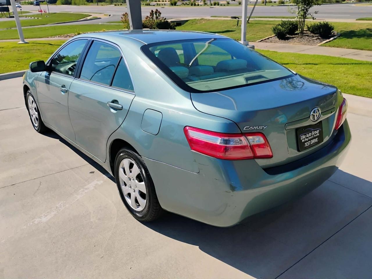 Toyota Camry 4dr Sdn I4 Man (Natl) 2009