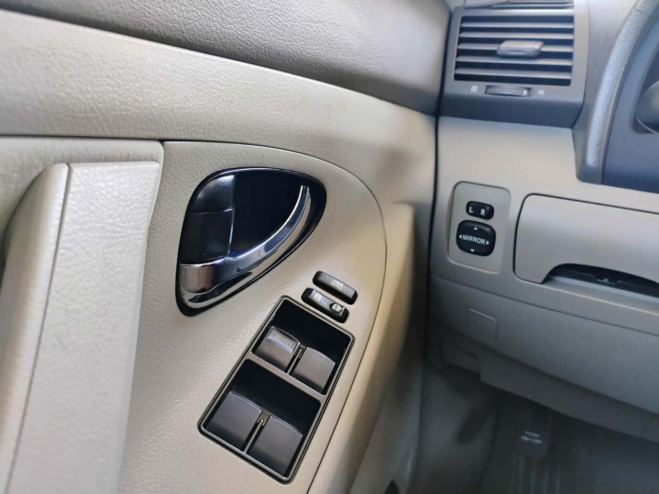 Toyota Camry 4dr Sdn I4 Man (Natl) 2009
