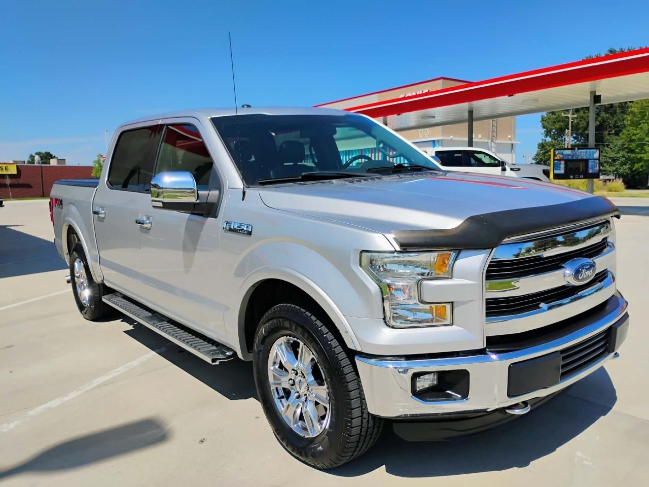 2015 Ford F-150 4WD SuperCrew 139" Lariat