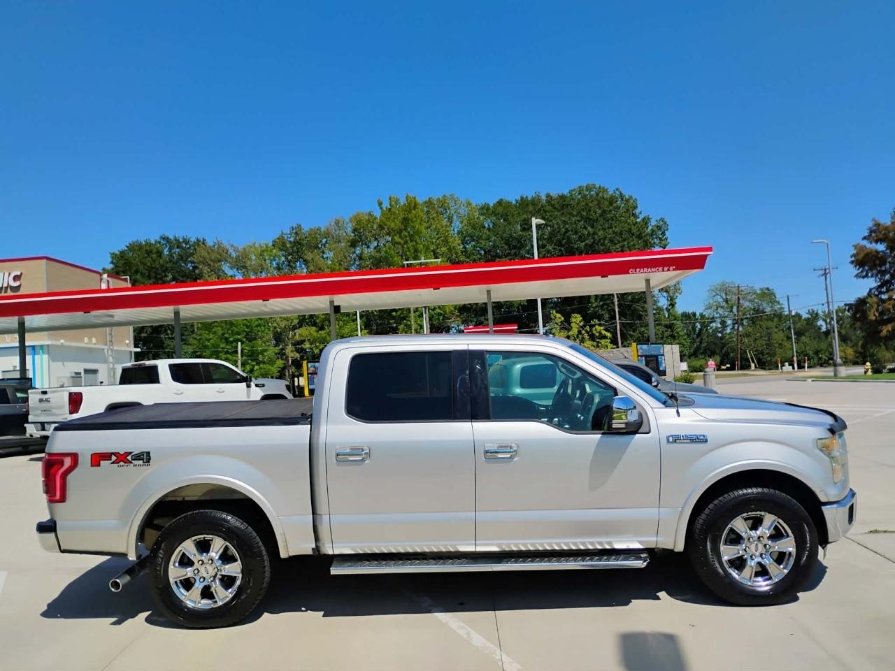Ford F-150 4WD SuperCrew 139" Lariat 2015