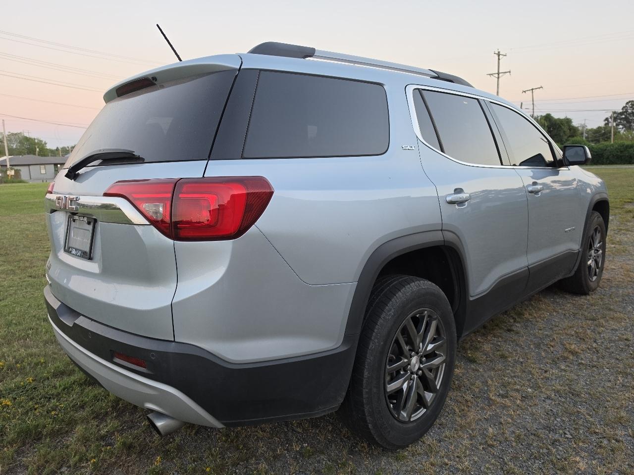 GMC Acadia FWD 4dr SLT w/SLT-1 2017