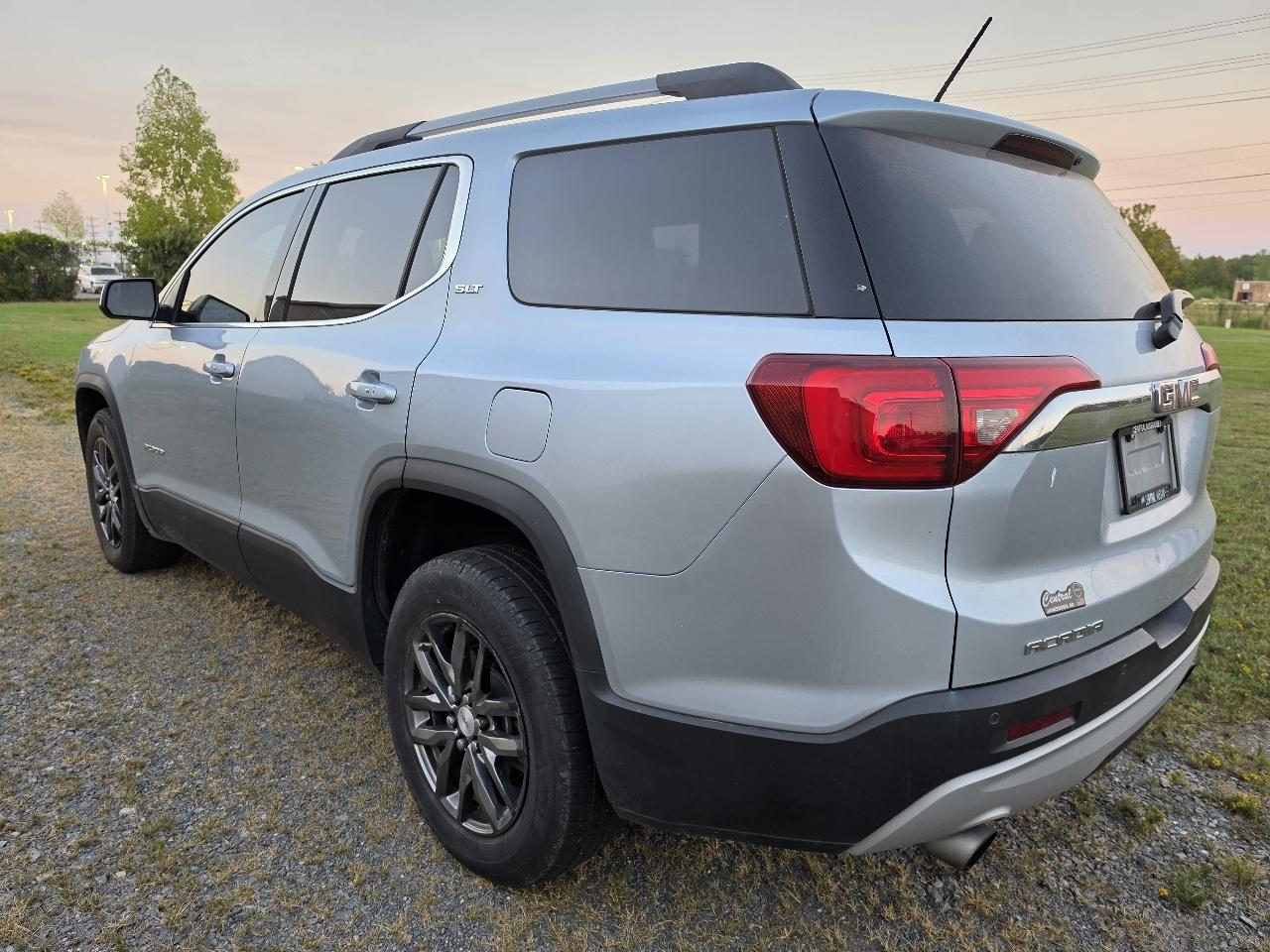 GMC Acadia FWD 4dr SLT w/SLT-1 2017