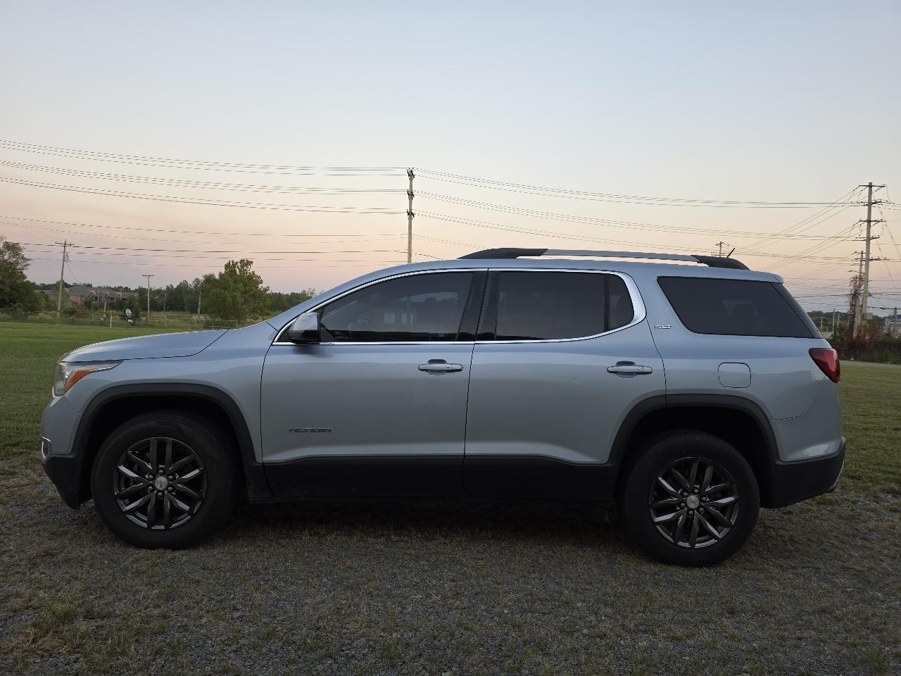 GMC Acadia FWD 4dr SLT w/SLT-1 2017