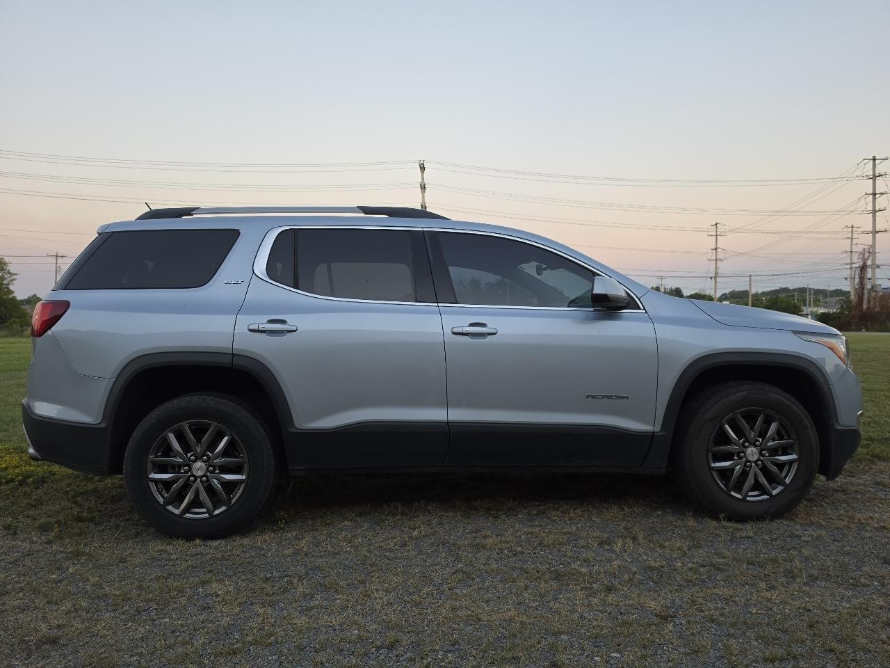 GMC Acadia FWD 4dr SLT w/SLT-1 2017