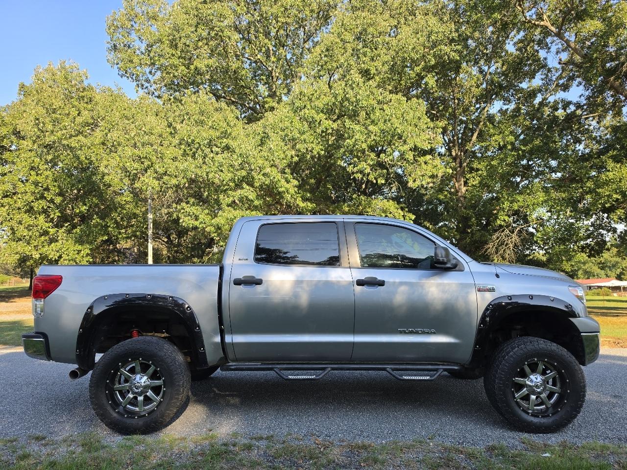 Toyota Tundra 4WD Truck CrewMax 5.7L FFV V8 6-Spd AT (Natl) 2012