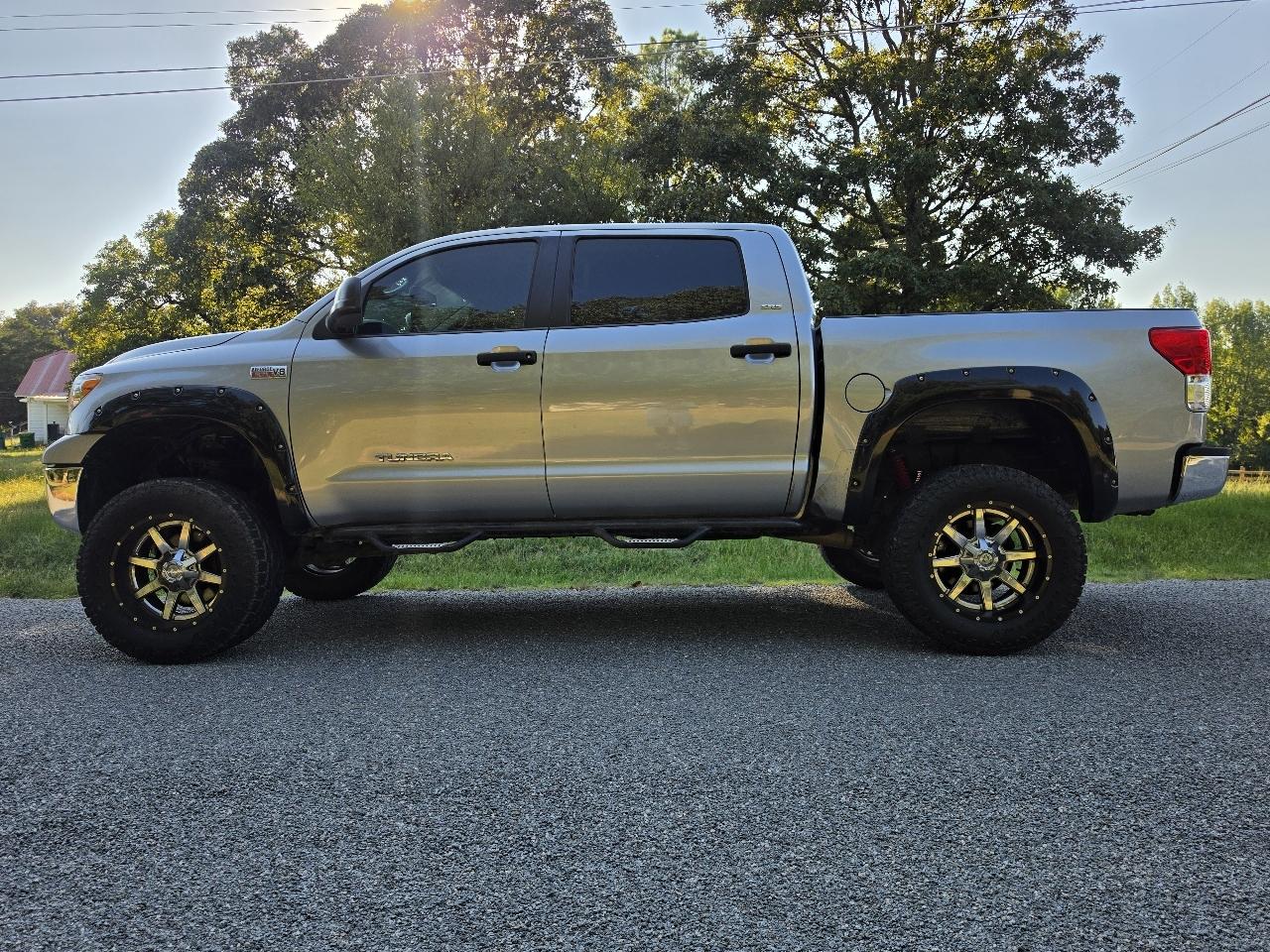 Toyota Tundra 4WD Truck CrewMax 5.7L FFV V8 6-Spd AT (Natl) 2012