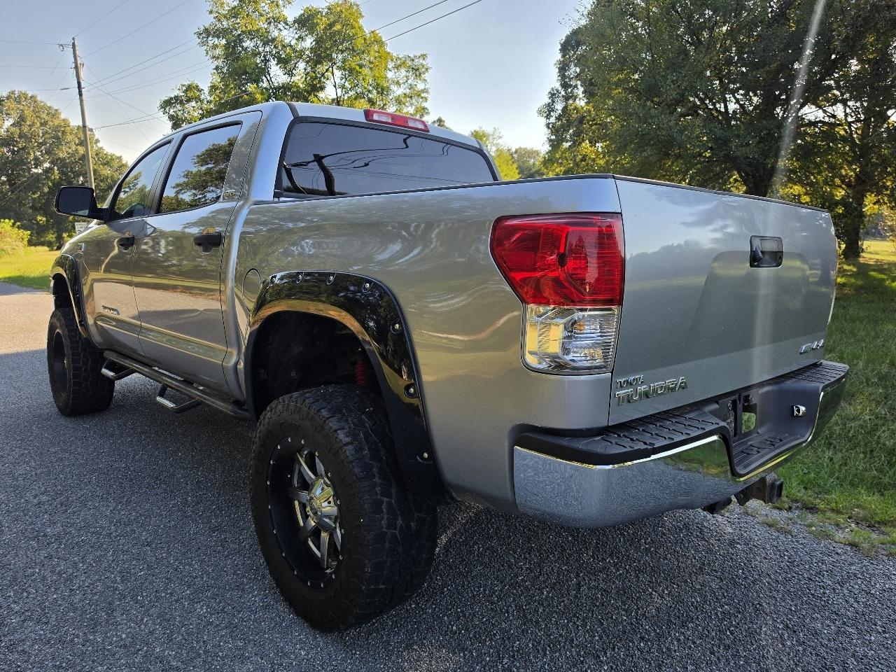 Toyota Tundra 4WD Truck CrewMax 5.7L FFV V8 6-Spd AT (Natl) 2012