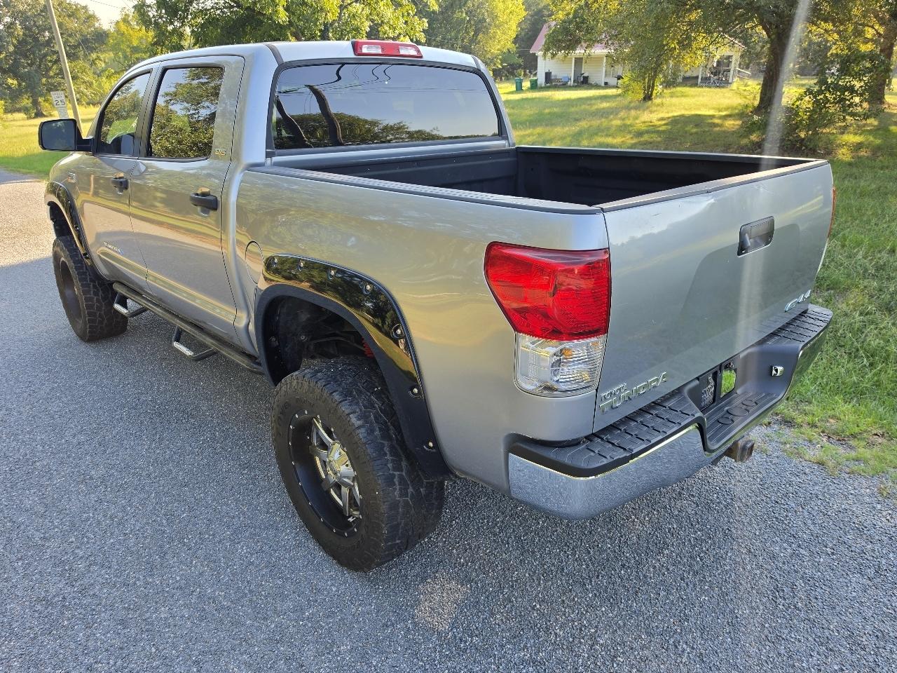 Toyota Tundra 4WD Truck CrewMax 5.7L FFV V8 6-Spd AT (Natl) 2012