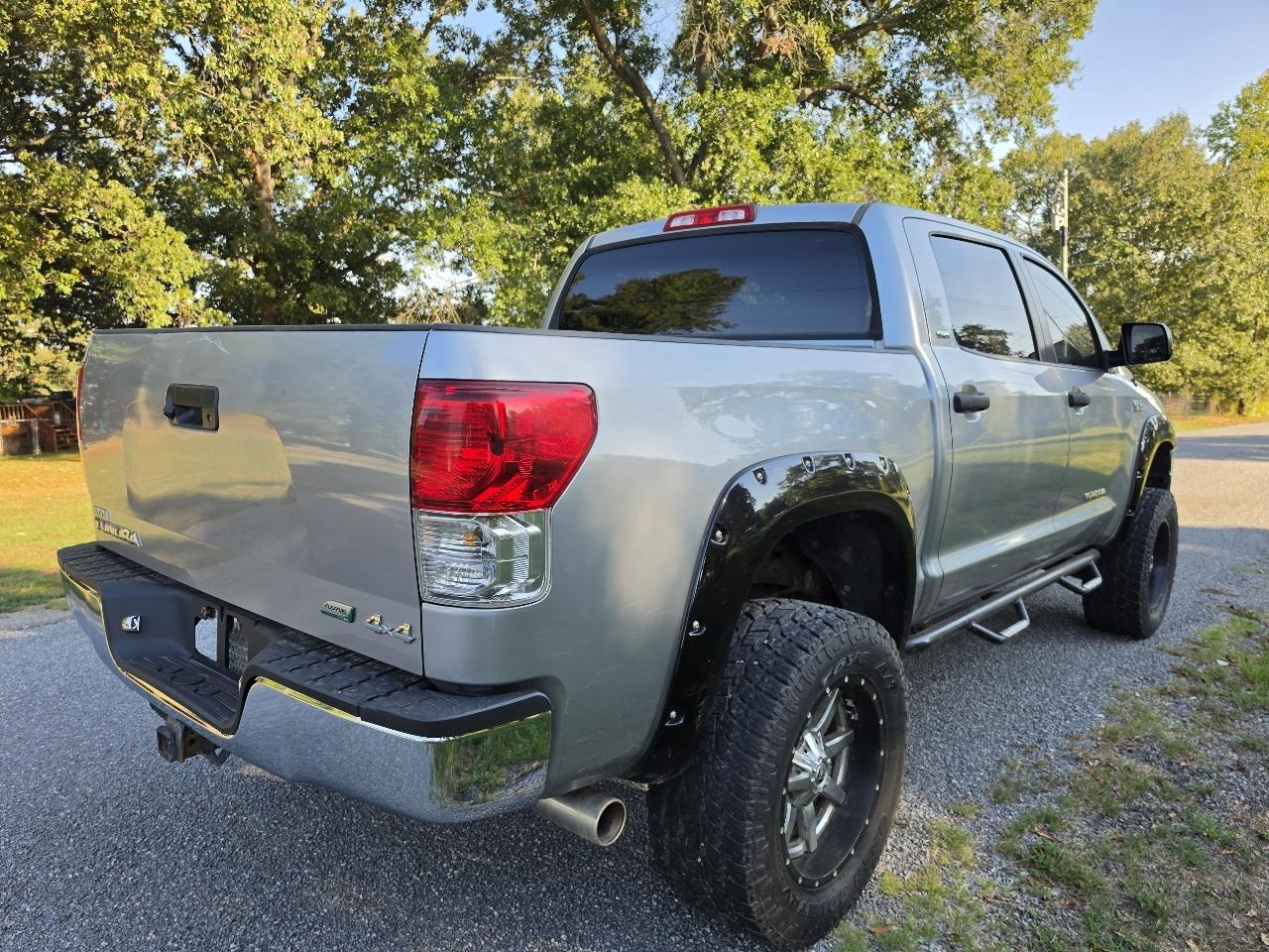 Toyota Tundra 4WD Truck CrewMax 5.7L FFV V8 6-Spd AT (Natl) 2012