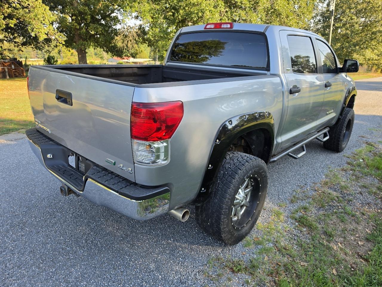 Toyota Tundra 4WD Truck CrewMax 5.7L FFV V8 6-Spd AT (Natl) 2012