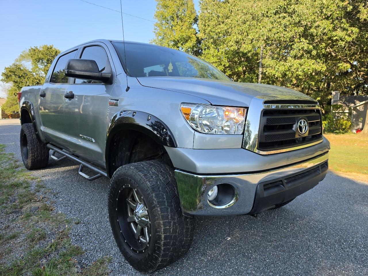 Toyota Tundra 4WD Truck CrewMax 5.7L FFV V8 6-Spd AT (Natl) 2012