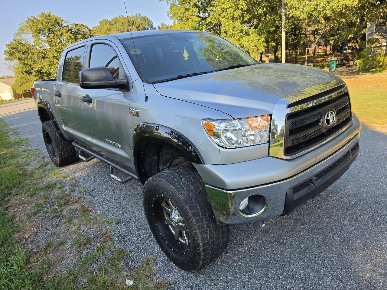 Toyota Tundra 4WD Truck CrewMax 5.7L FFV V8 6-Spd AT (Natl) 2012