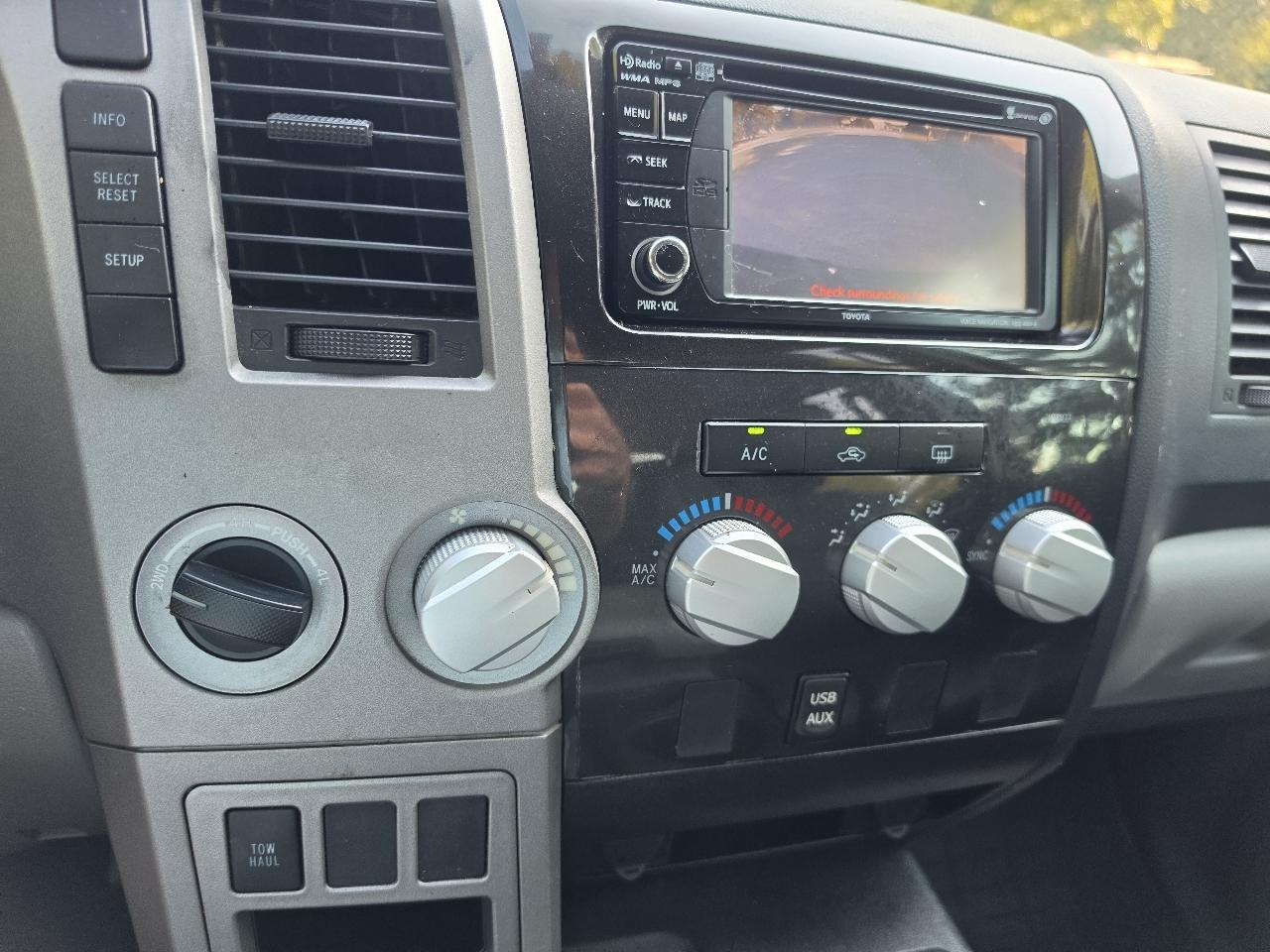 Toyota Tundra 4WD Truck CrewMax 5.7L FFV V8 6-Spd AT (Natl) 2012