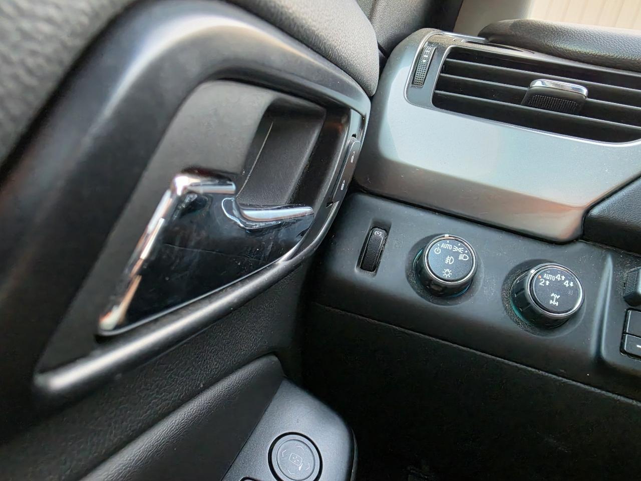 Chevrolet Suburban 4WD 4dr 1500 LT 2018