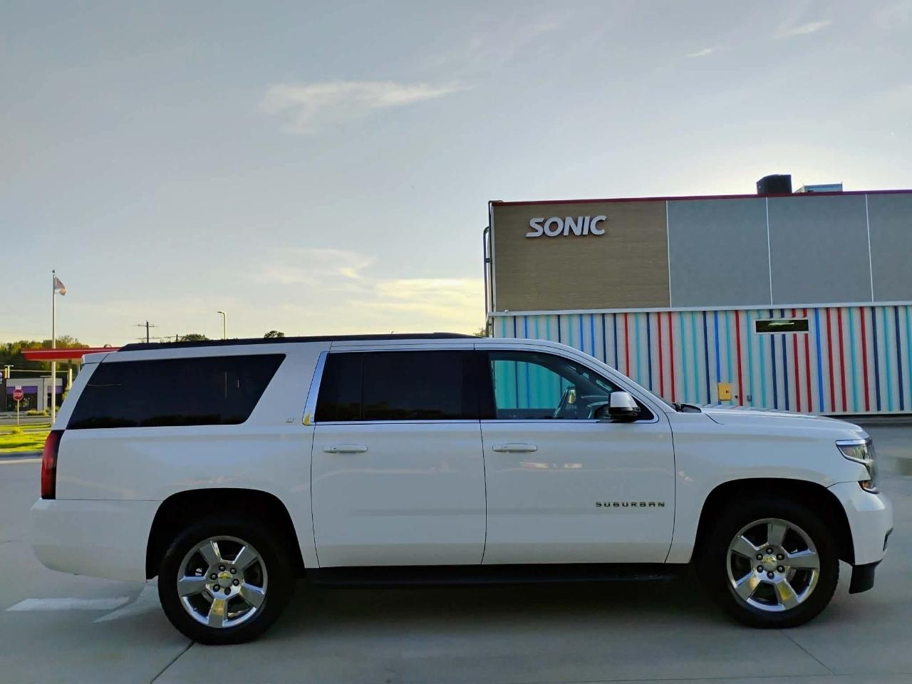 Chevrolet Suburban 4WD 4dr 1500 LT 2018