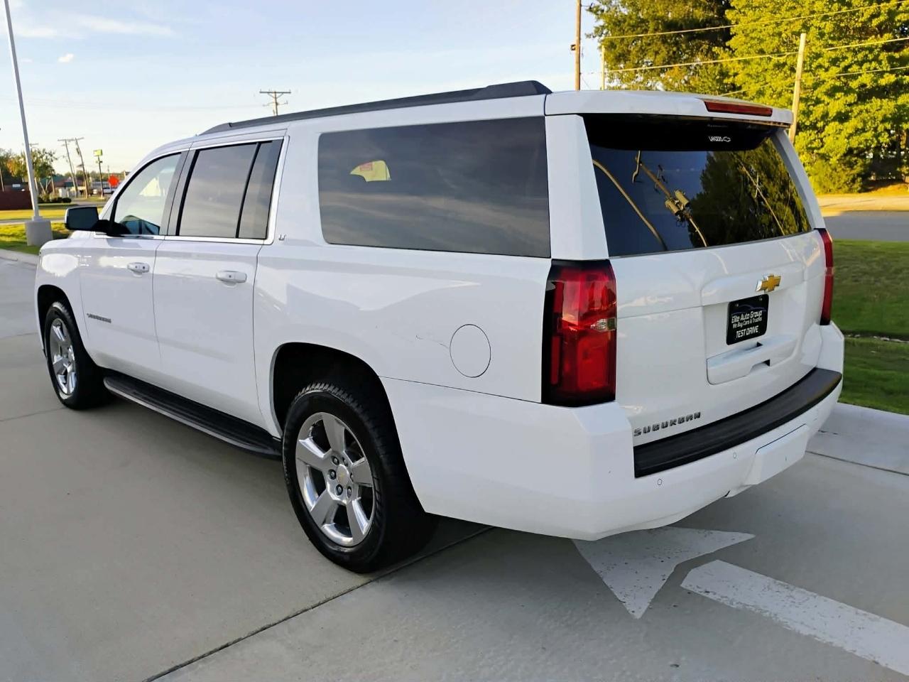 Chevrolet Suburban 4WD 4dr 1500 LT 2018
