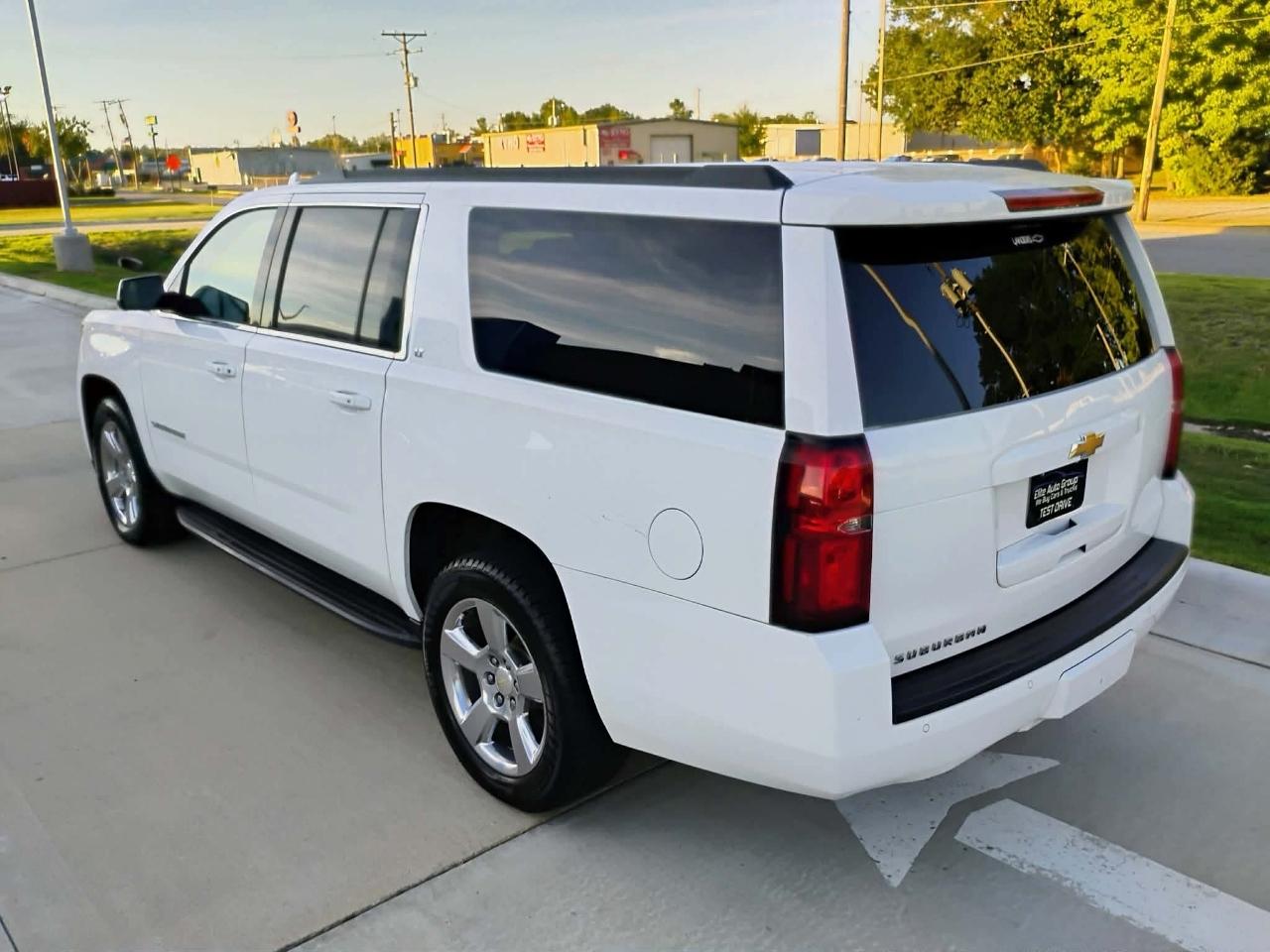 Chevrolet Suburban 4WD 4dr 1500 LT 2018
