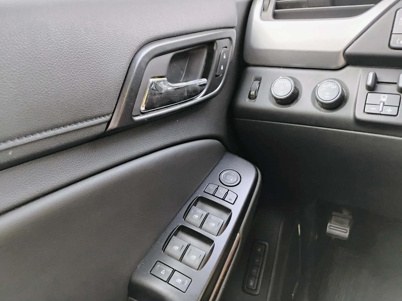 Chevrolet Suburban 4WD 4dr 1500 LT 2018