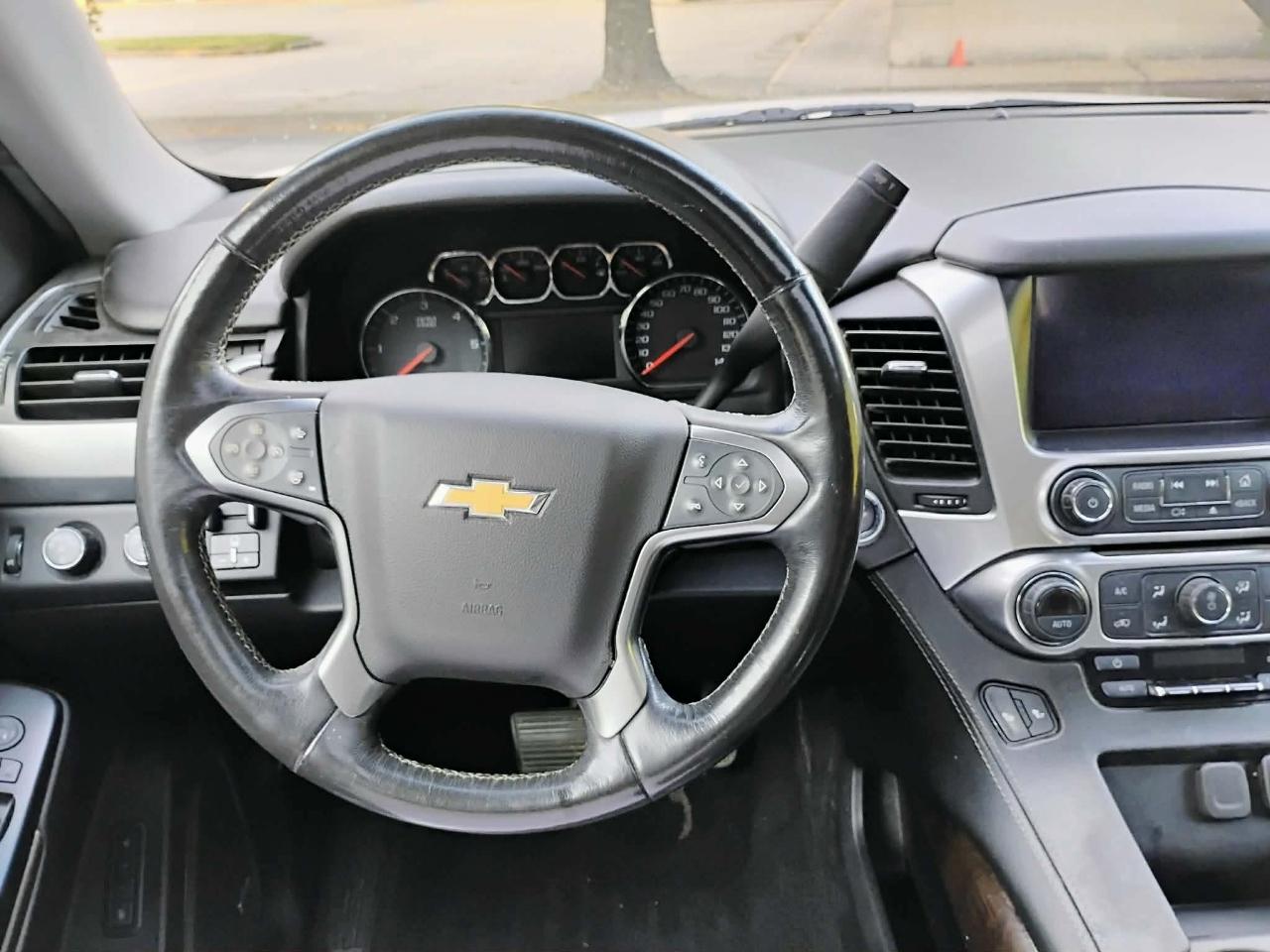 Chevrolet Suburban 4WD 4dr 1500 LT 2018