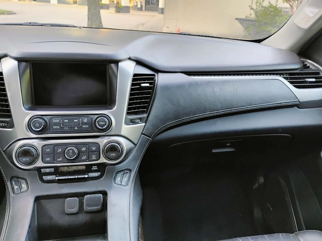 Chevrolet Suburban 4WD 4dr 1500 LT 2018
