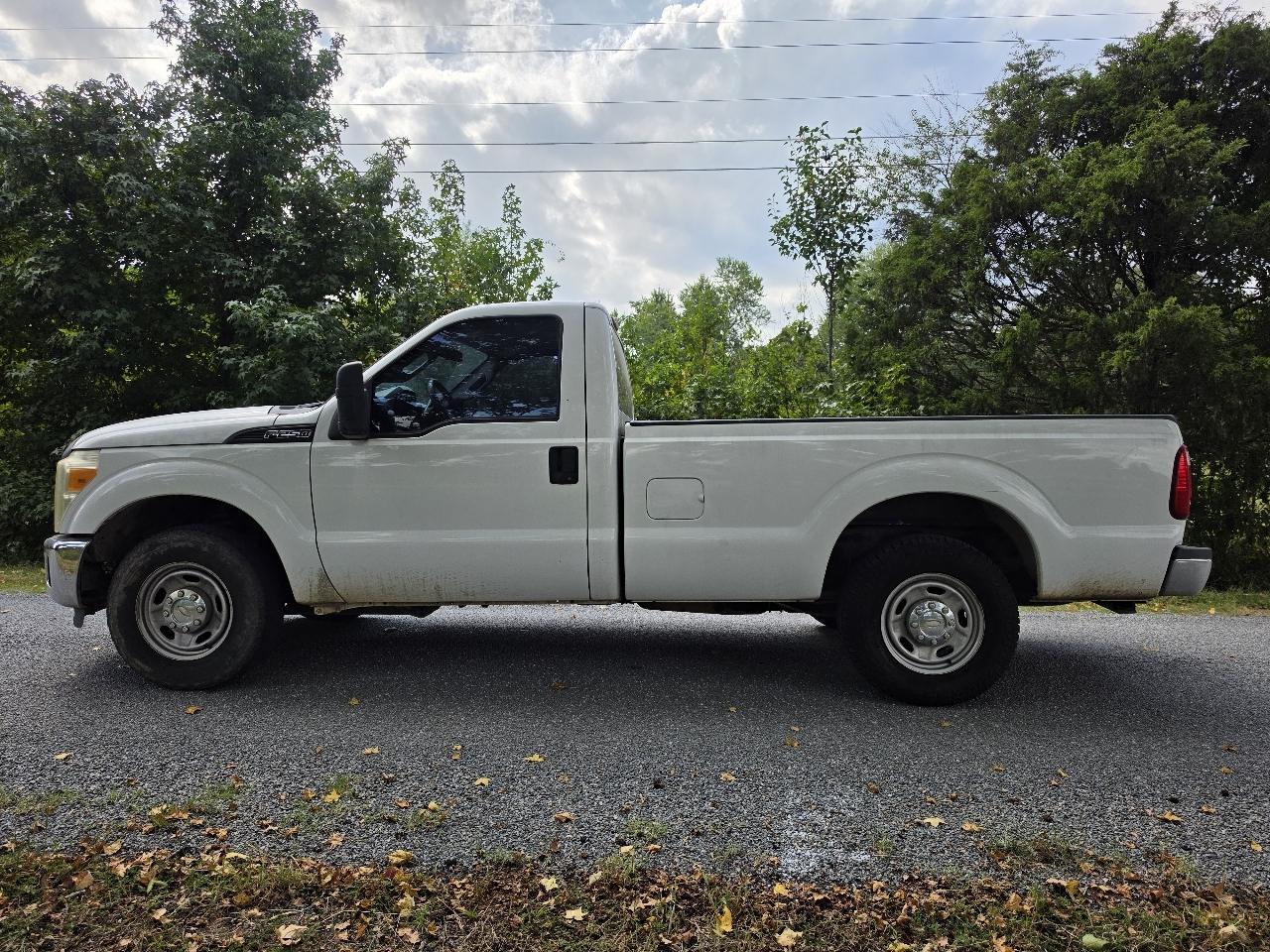 Ford Super Duty F-250 SRW 2WD Reg Cab 137" XLT 2013