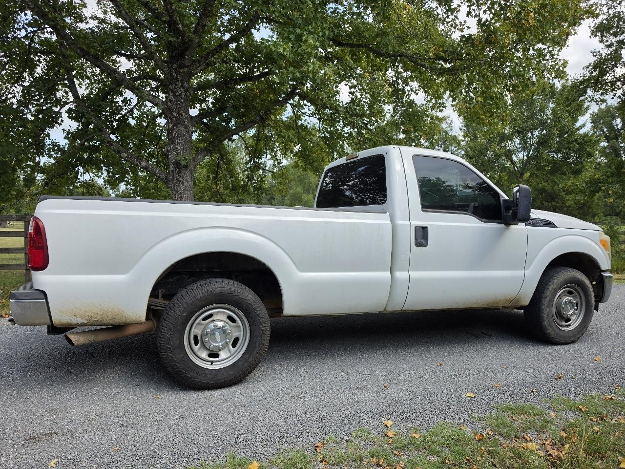 Ford Super Duty F-250 SRW 2WD Reg Cab 137" XLT 2013