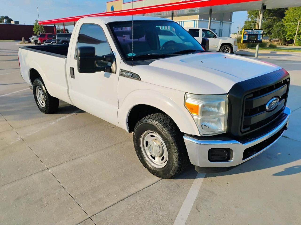 Ford Super Duty F-250 SRW 2WD Reg Cab 137" XLT 2013