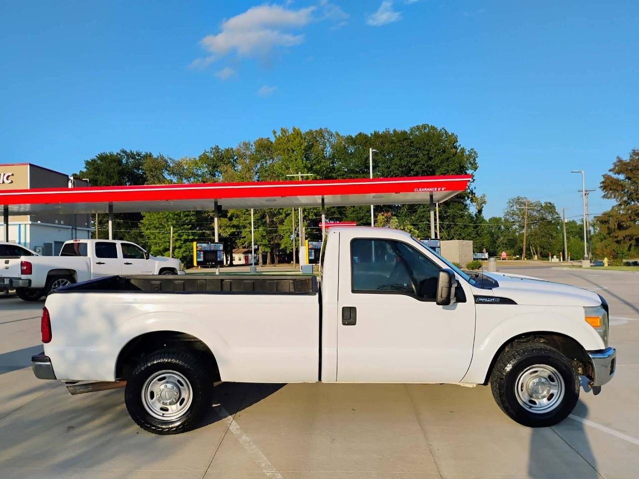Ford Super Duty F-250 SRW 2WD Reg Cab 137" XLT 2013