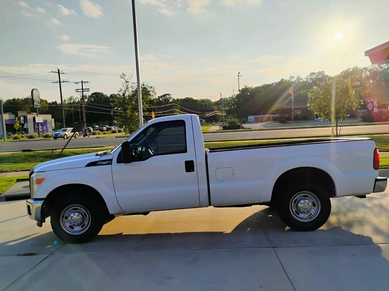 Ford Super Duty F-250 SRW 2WD Reg Cab 137" XLT 2013