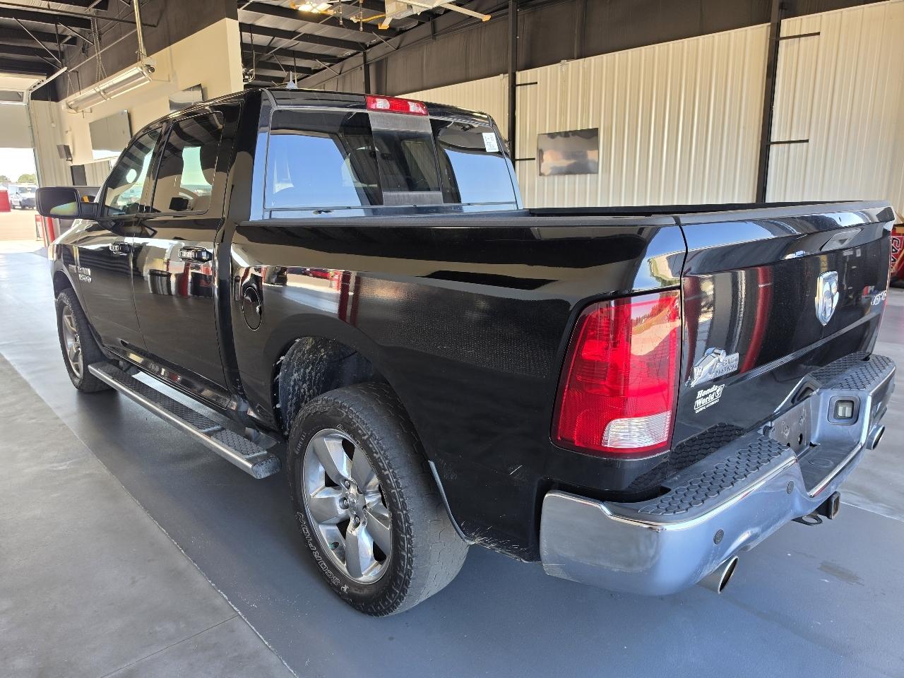 RAM 1500 4WD Crew Cab 140.5" Big Horn 2013