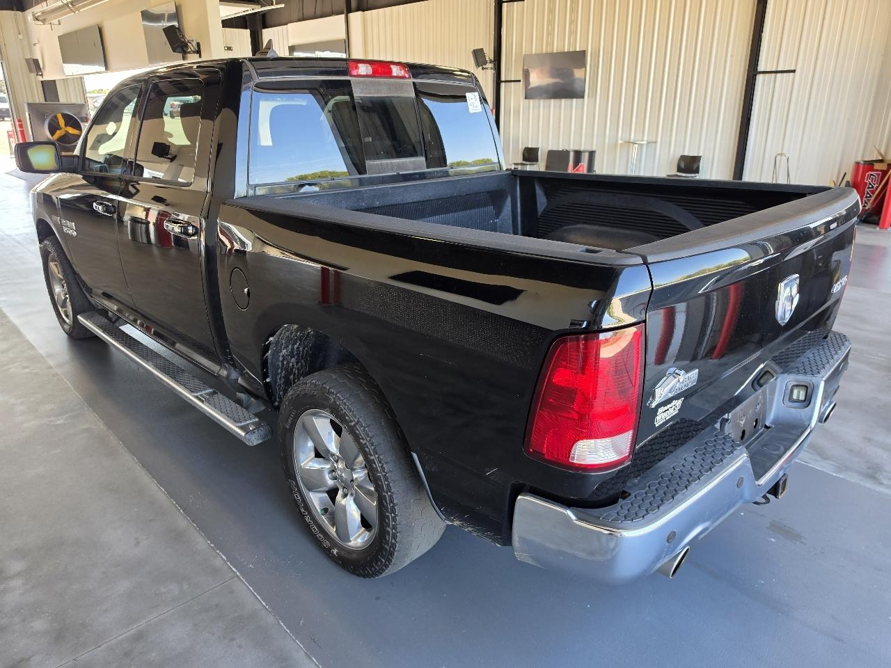RAM 1500 4WD Crew Cab 140.5" Big Horn 2013
