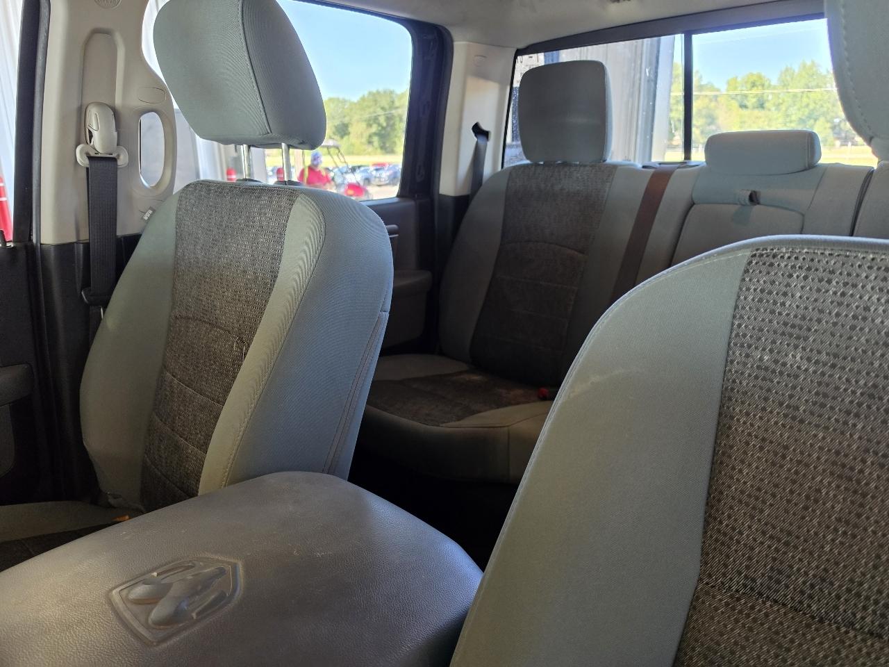 RAM 1500 4WD Crew Cab 140.5" Big Horn 2013