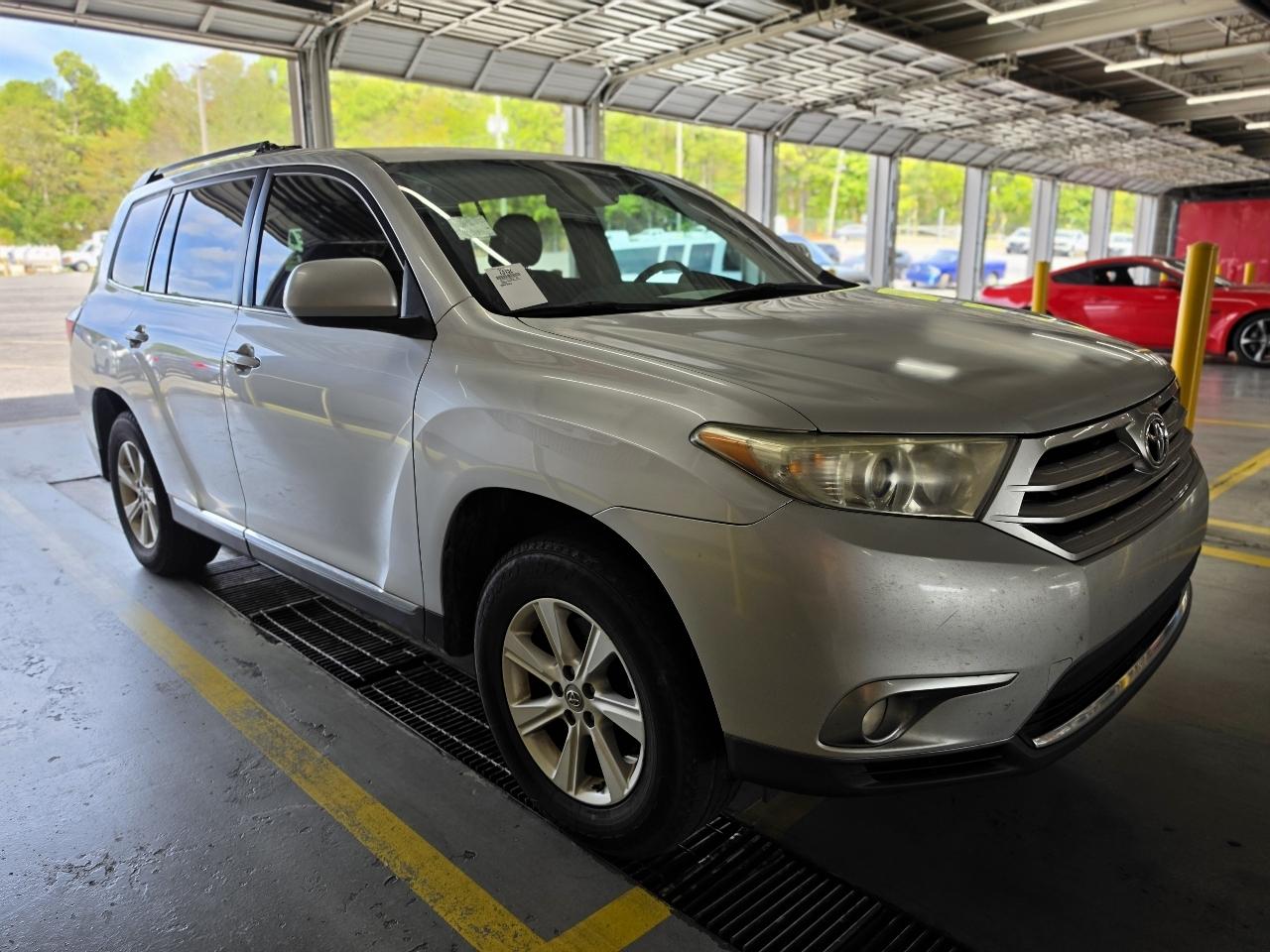 Toyota Highlander FWD 4dr V6 Base (Natl) 2011