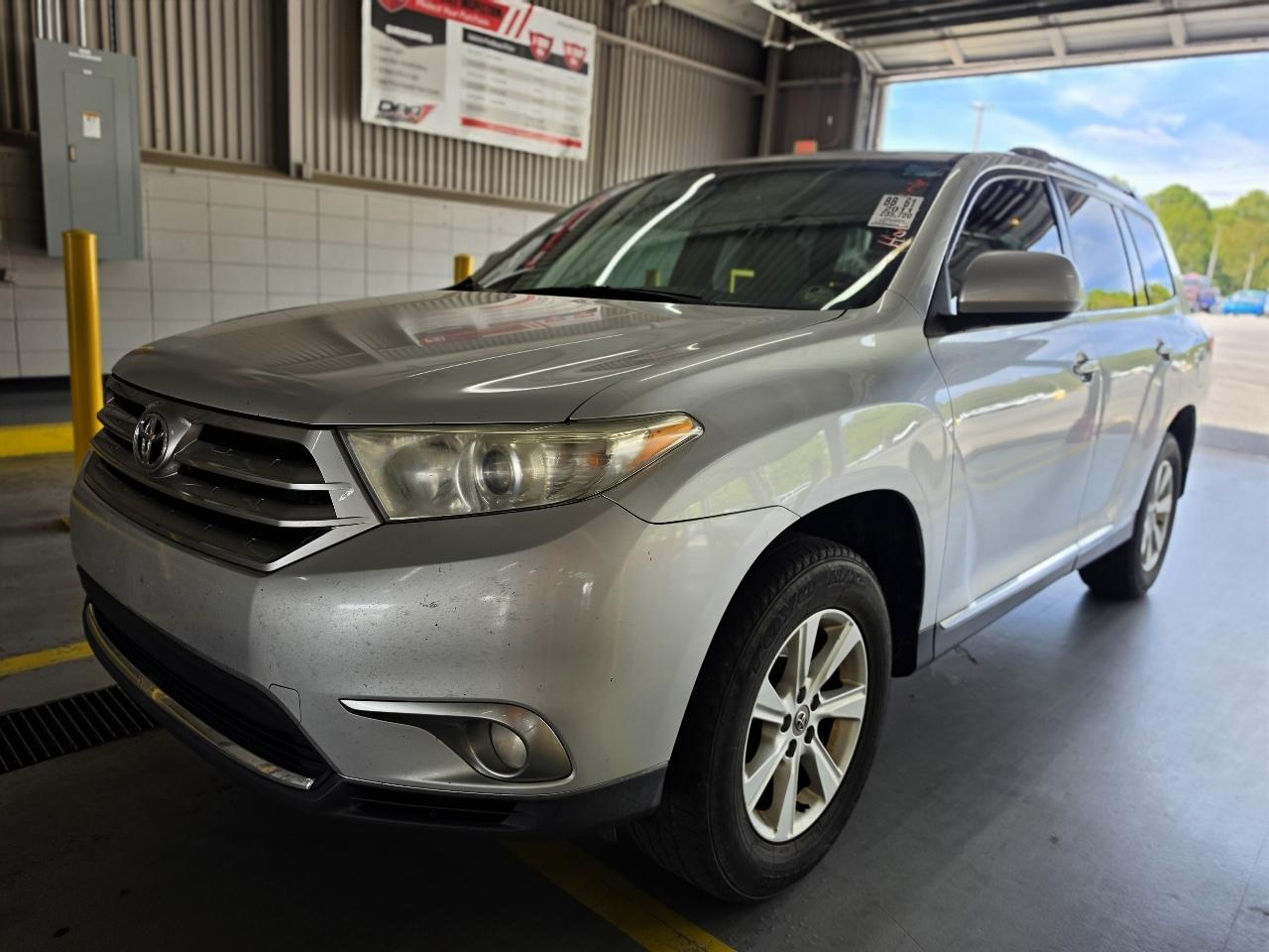 Toyota Highlander FWD 4dr V6 Base (Natl) 2011