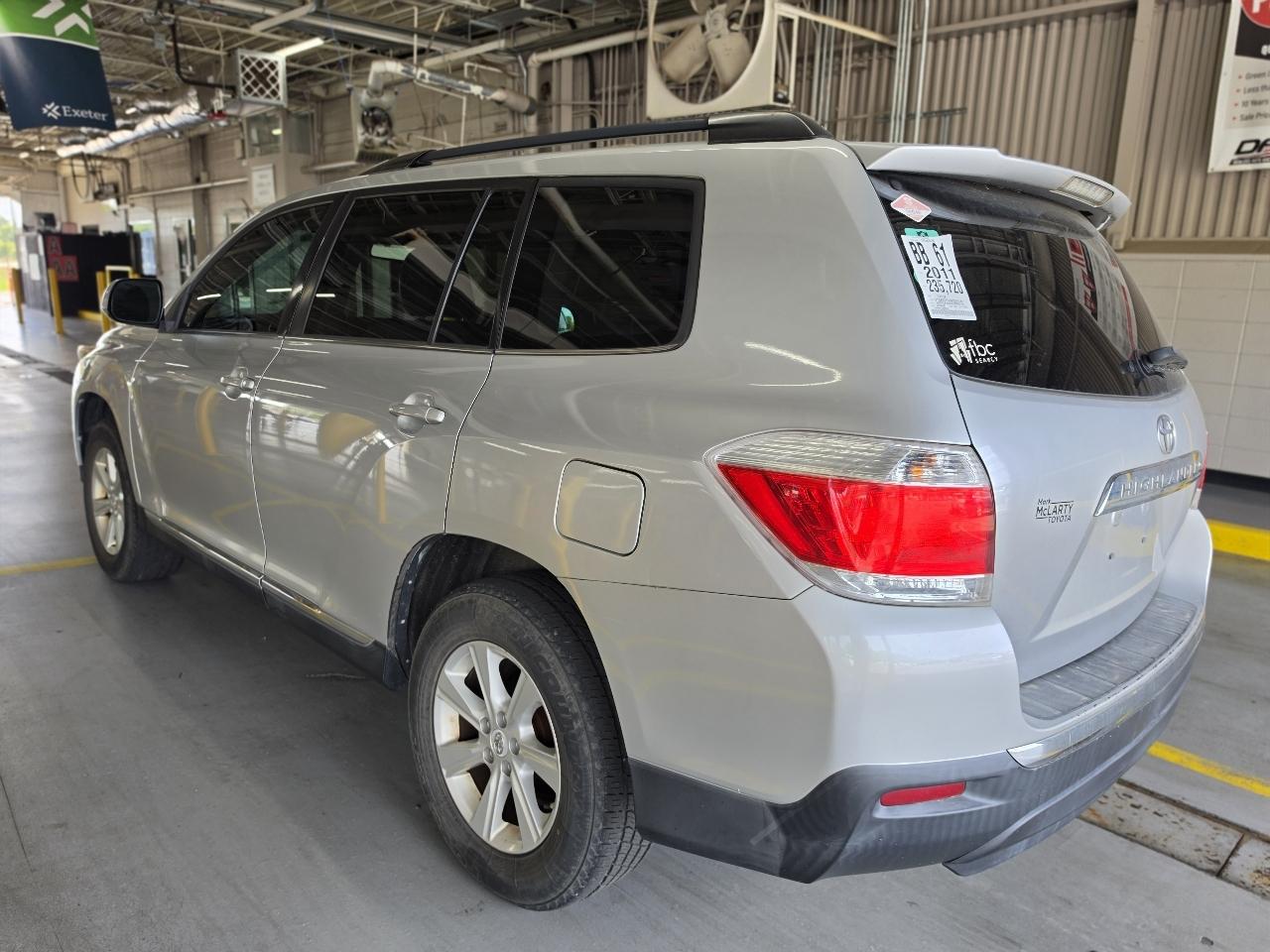 Toyota Highlander FWD 4dr V6 Base (Natl) 2011