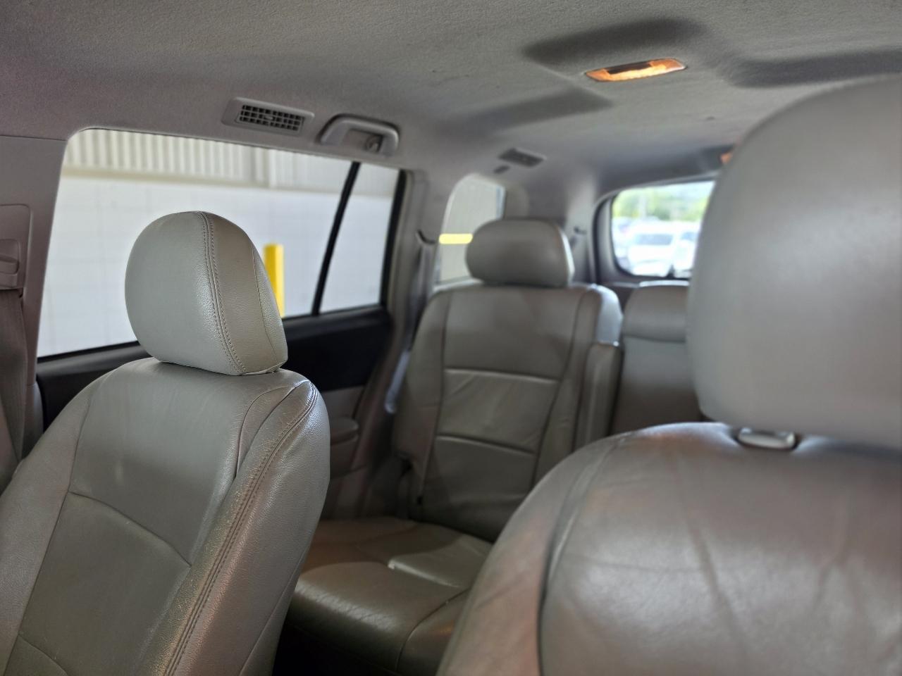 Toyota Highlander FWD 4dr V6 Base (Natl) 2011