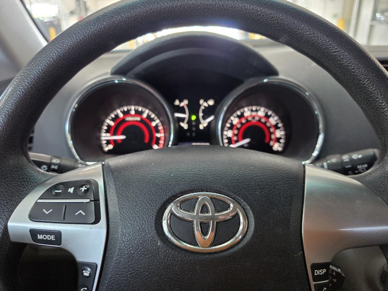 Toyota Highlander FWD 4dr V6 Base (Natl) 2011