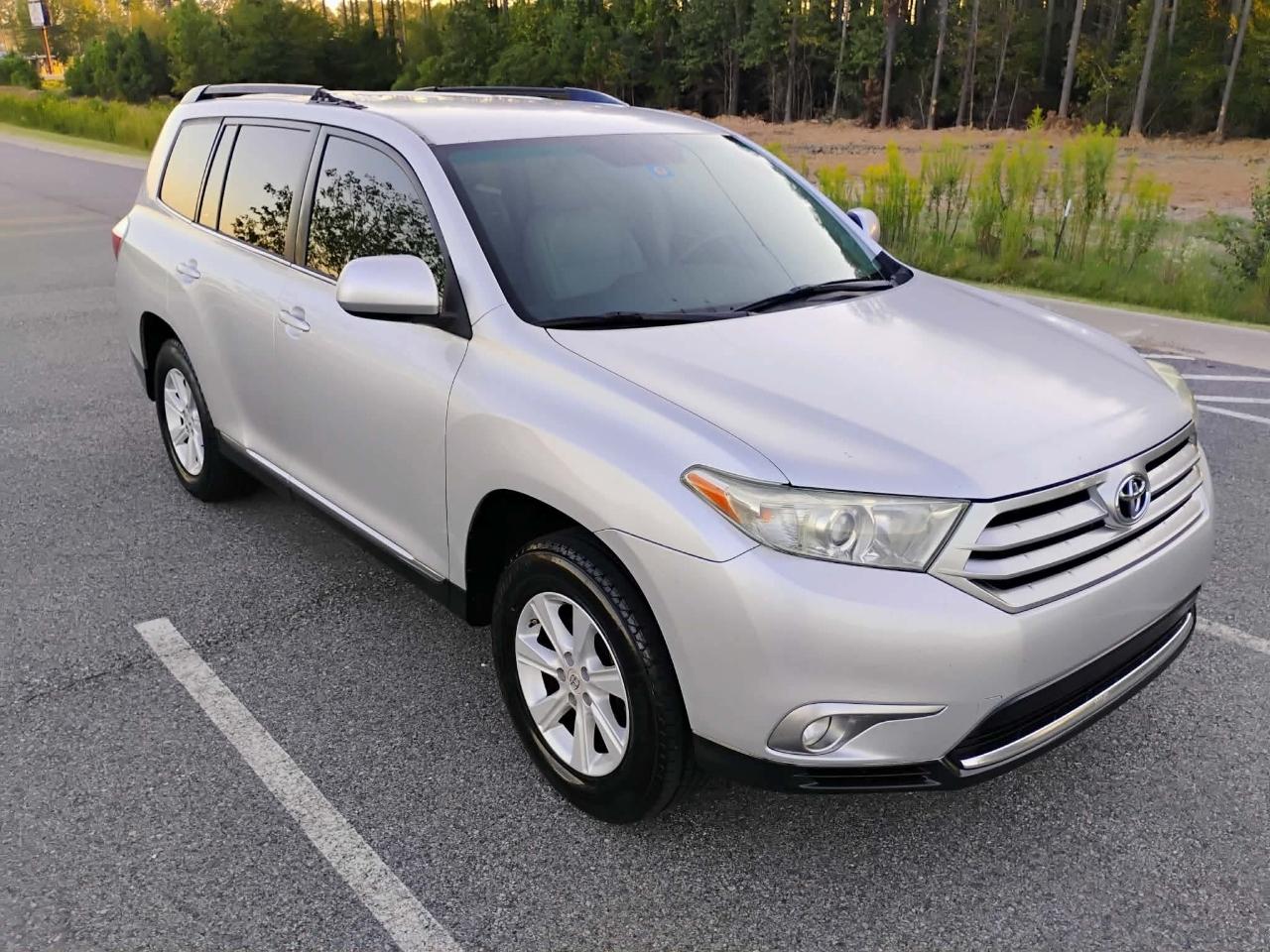 Toyota Highlander FWD 4dr V6 Base (Natl) 2011