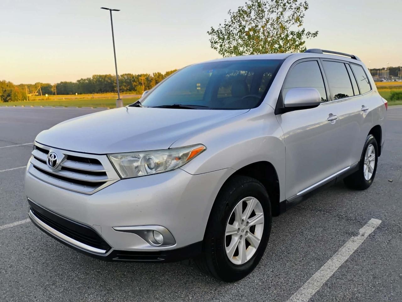 Toyota Highlander FWD 4dr V6 Base (Natl) 2011