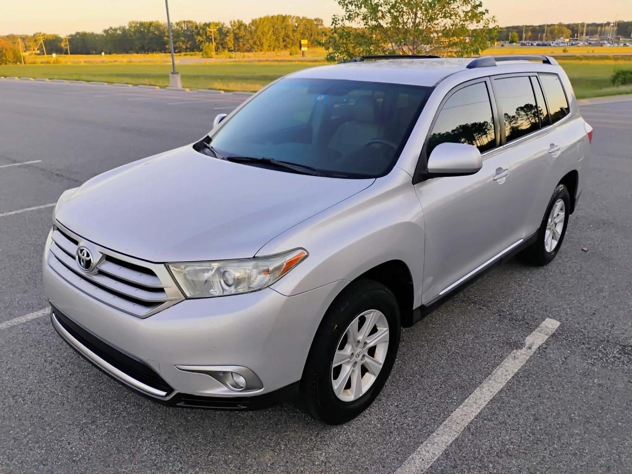 Toyota Highlander FWD 4dr V6 Base (Natl) 2011