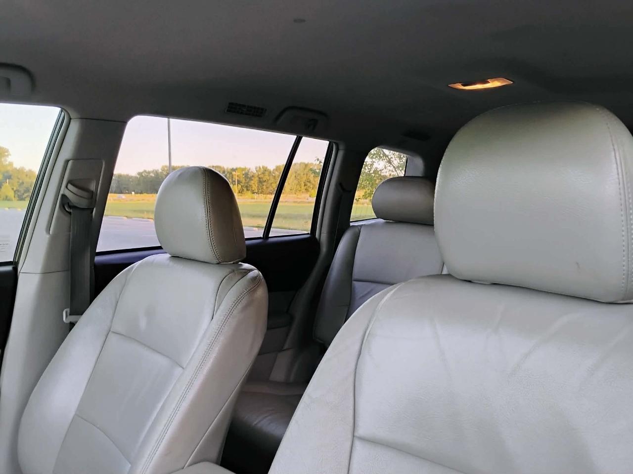 Toyota Highlander FWD 4dr V6 Base (Natl) 2011
